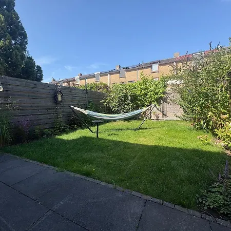 Family In With Garden, Near & Amsterdam بيت للعطل